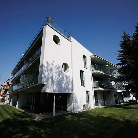 Bauhaus Wellness Fsz. 3 Siofok